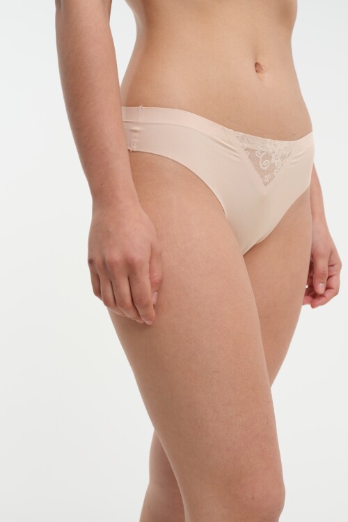 Colaless Linette Arena