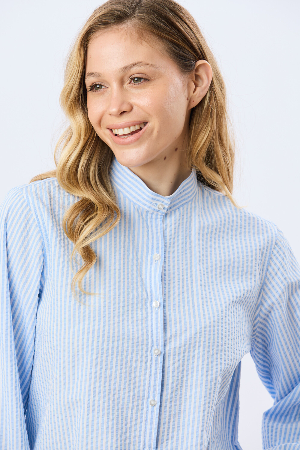 CAMISA RAYADA CON FRUNCES Celeste