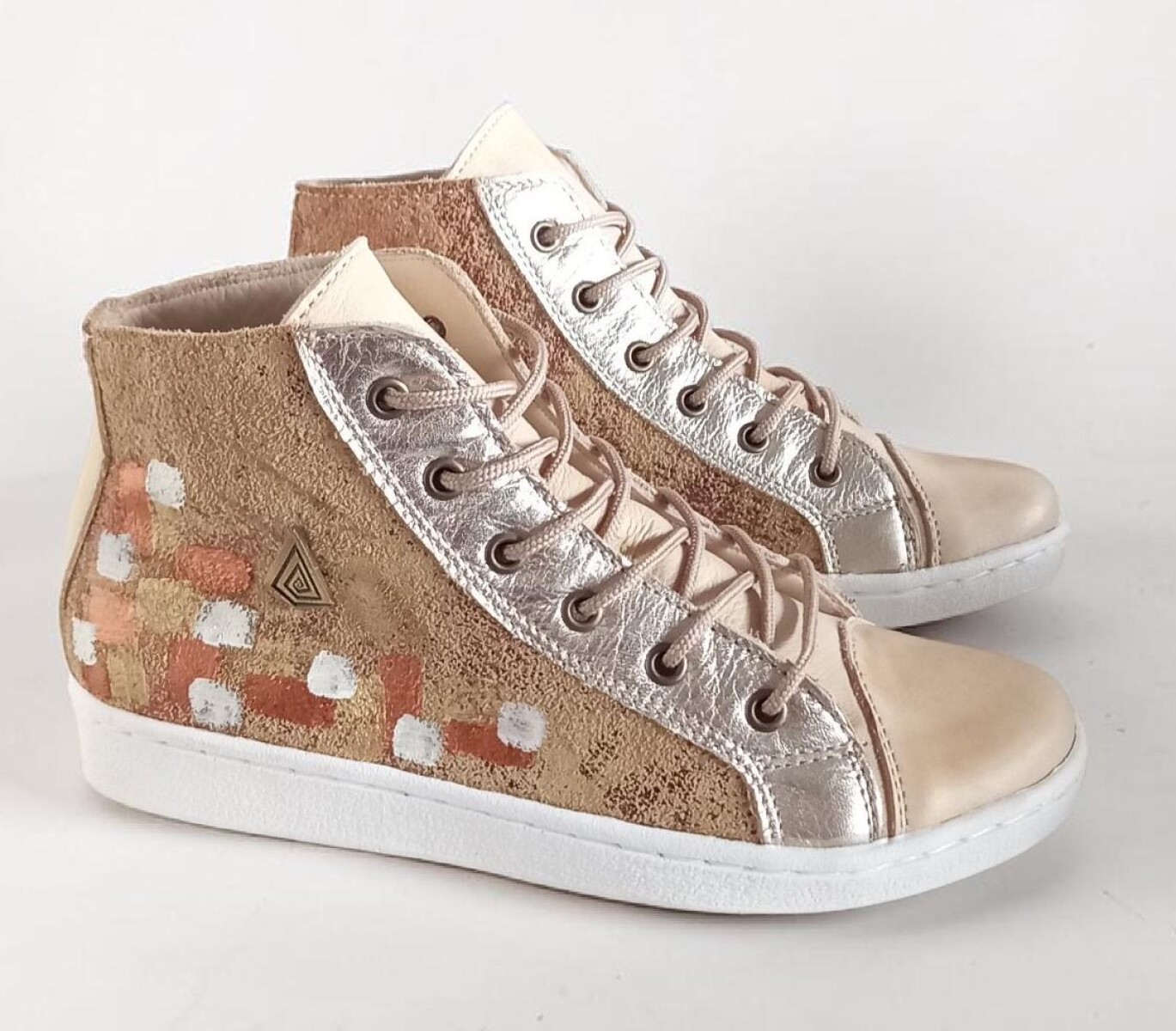 Bota Daria Natural Con Jaspeado Y Arte 