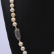 Collar perlas de cultivo y broche oro 18k 2 tonos con brillantes. Collar perlas de cultivo y broche oro 18k 2 tonos con brillantes.