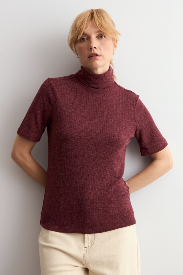 Polera manga corta acanalada bordo melange