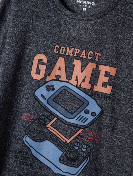 CAMISETA INFANTIL CON ESTAMPA GRIS