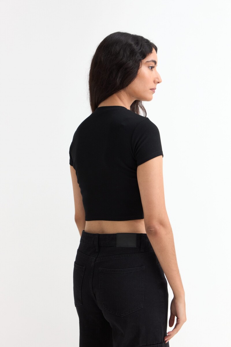 Remera m/c acanalada cuello a la base NEGRO