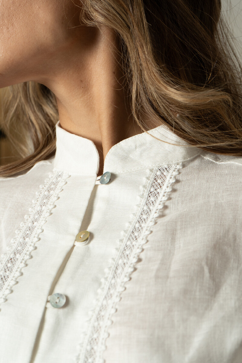 BLUSA M/L CUELLO MAO CON APLIQUES Blanco