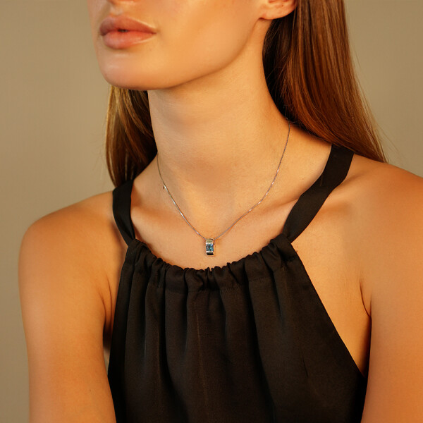 Colgante con cadena Celandine de plata 925 con topacio azul Colgante con cadena Celandine de plata 925 con topacio azul