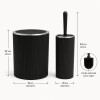 Set Papelera y Cepillo para Baño Plastico - Negro Set Papelera y Cepillo para Baño Plastico - Negro