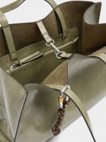 Bolso Shopper Con Colgante verde