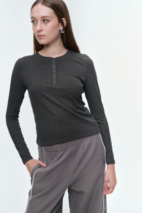 Remera Stacy Gris Oscuro