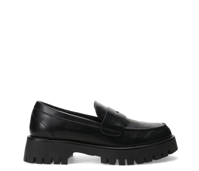 Zapato mocasin KANU con tachas Black