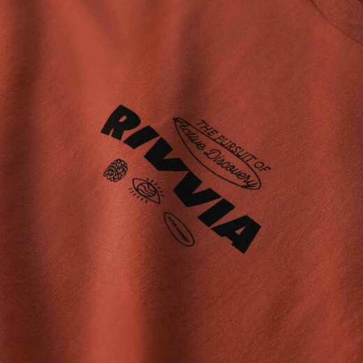 Remera Rivvia Classic Pursuit - Terracota Remera Rivvia Classic Pursuit - Terracota