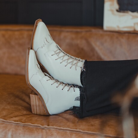 BOTA CUERO GIULI BEIGE