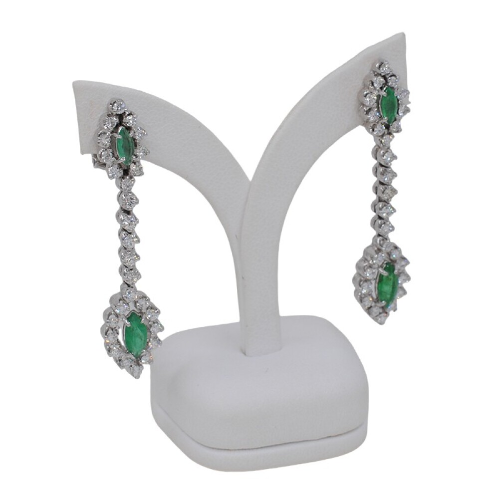 Caravanas Largas En Oro 18K Blanco, Esmeraldas Y Brillantes. Caravanas Largas En Oro 18K Blanco, Esmeraldas Y Brillantes.