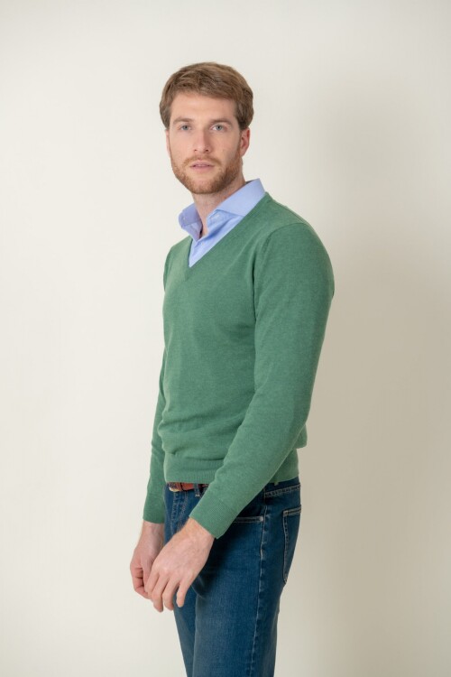 Sweater escote V lana. Verde