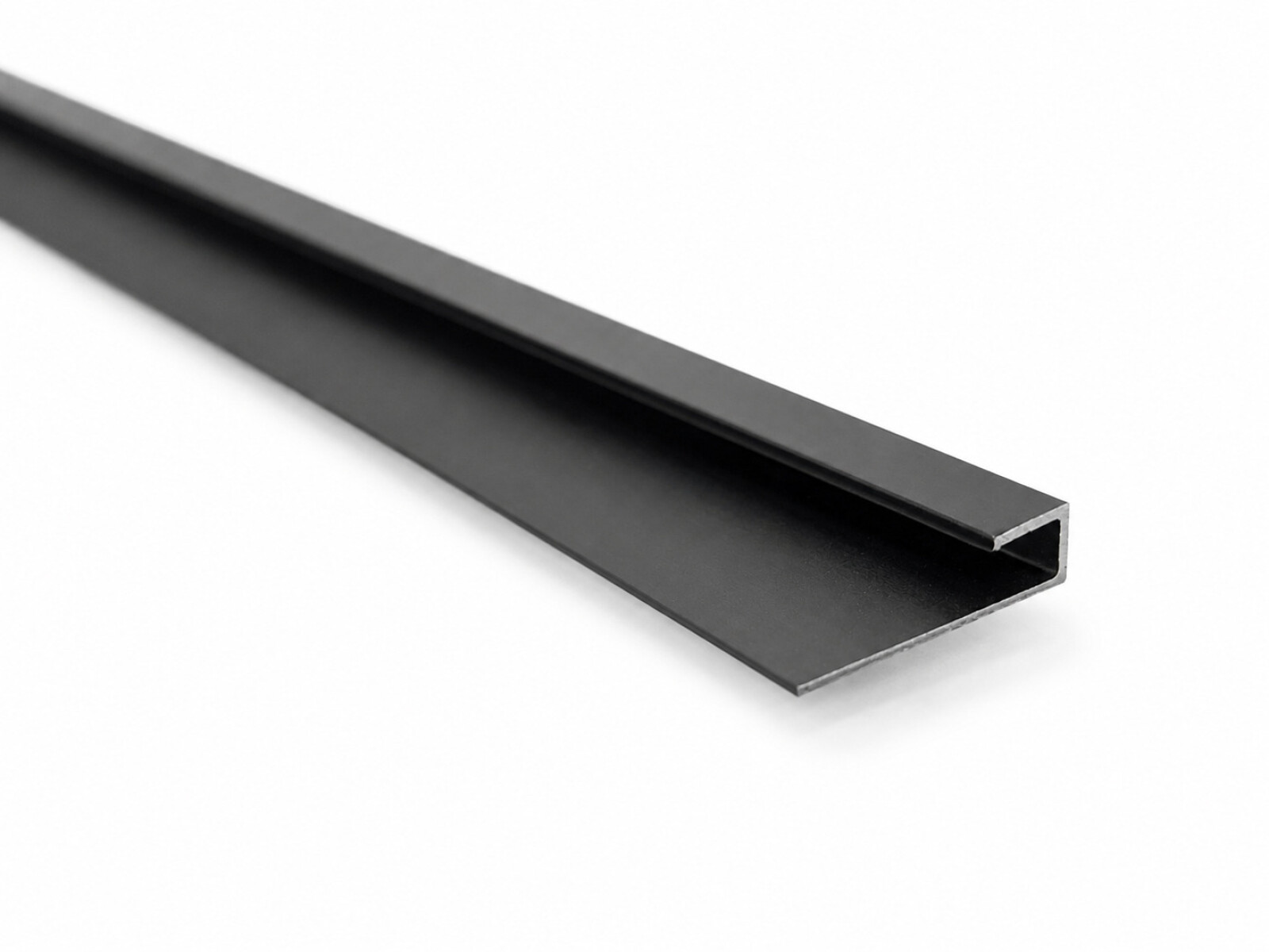 Perfil De Terminacion Para Placas de PVC Negro Mate 3mm x 2.5mts 