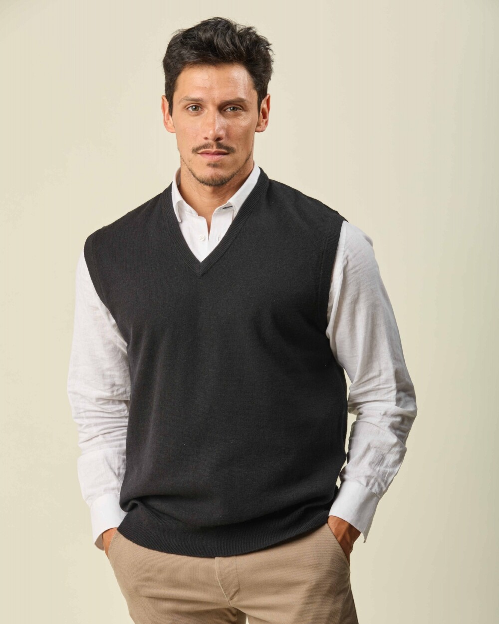 Chaleco Lambswool Escote V Negro
