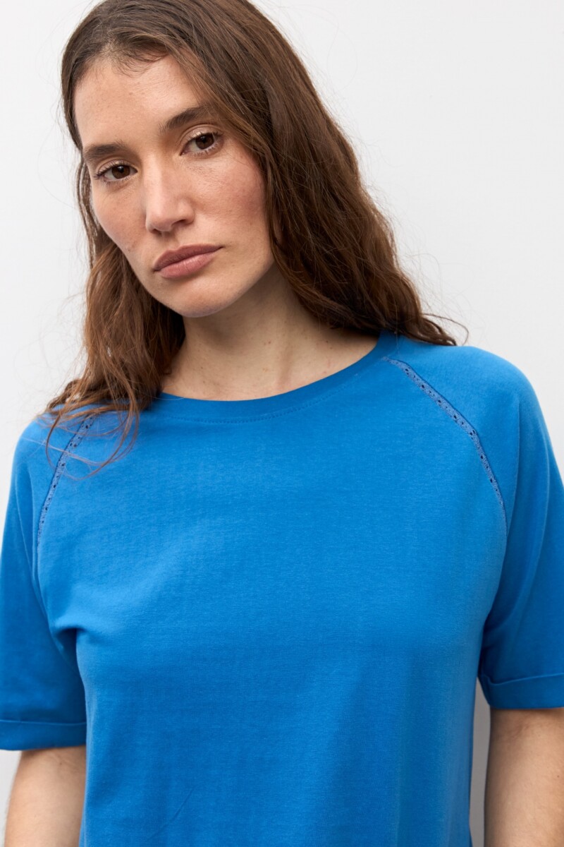 Remera manga raglan con vainillas cobalto