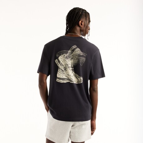 Remera New Balance de Hombre - Foggy Daze 1906 - MT62R4SWDNT DARK GREY