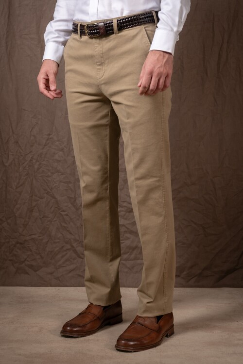 Pantalón gabardina clásico Tostado