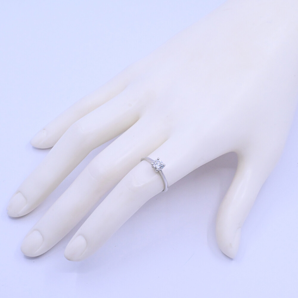 Anillo solitario en oro 18k blanco con brillante engarce 4 puntas. Anillo solitario en oro 18k blanco con brillante engarce 4 puntas.