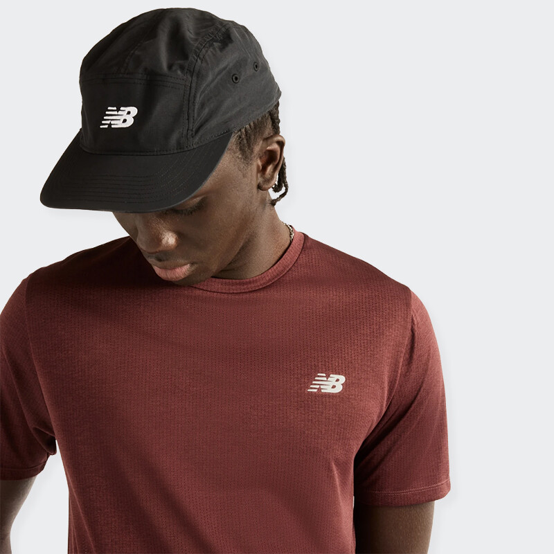 Remera New Balance Athletics Marrón