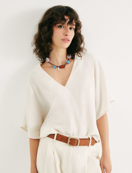 BLUSA DE ESCOTE EN V BLANCO