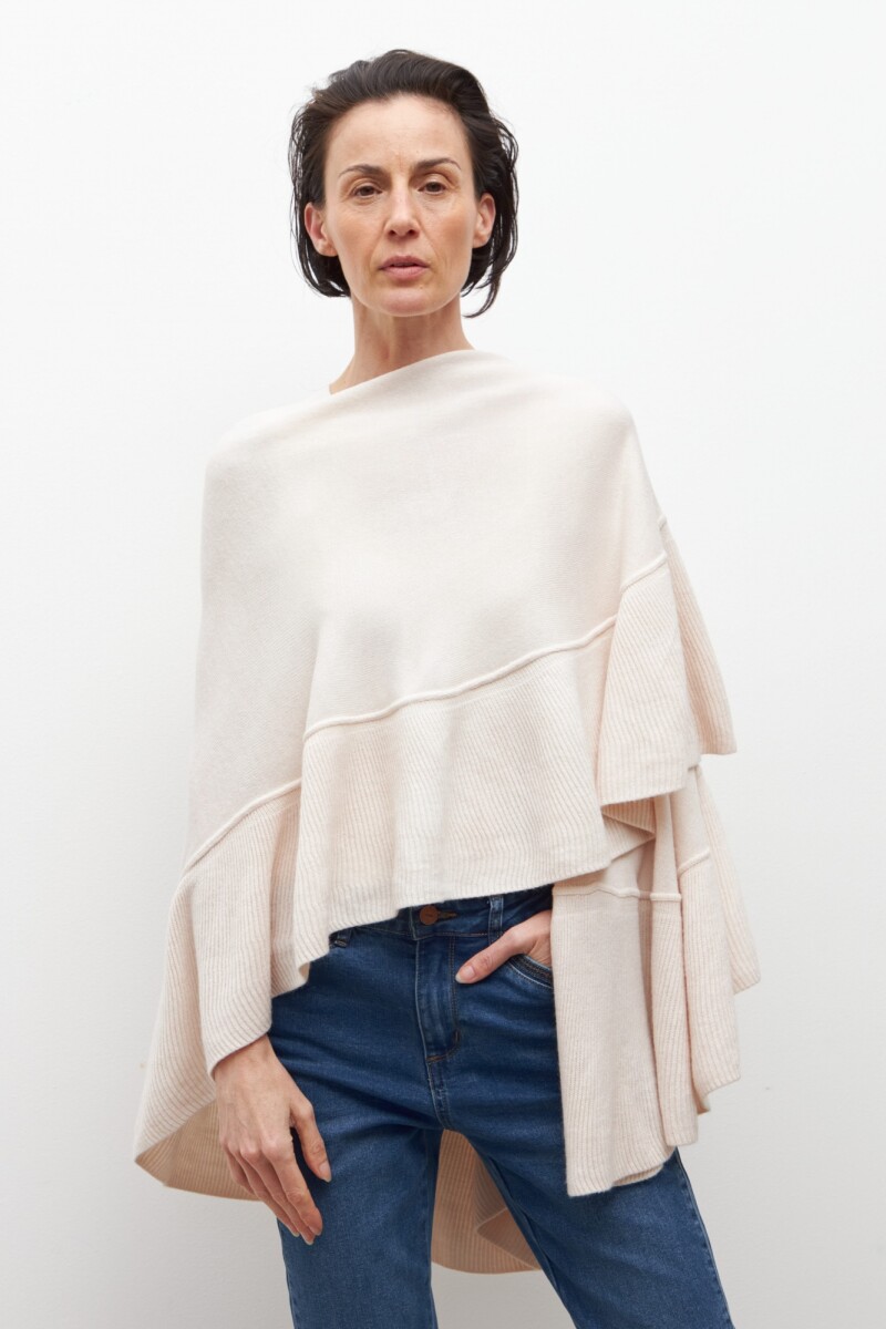 Capa tejida con volados crudo