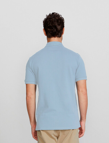 CAMISA DE CUELLO CON BORDADO CELESTE