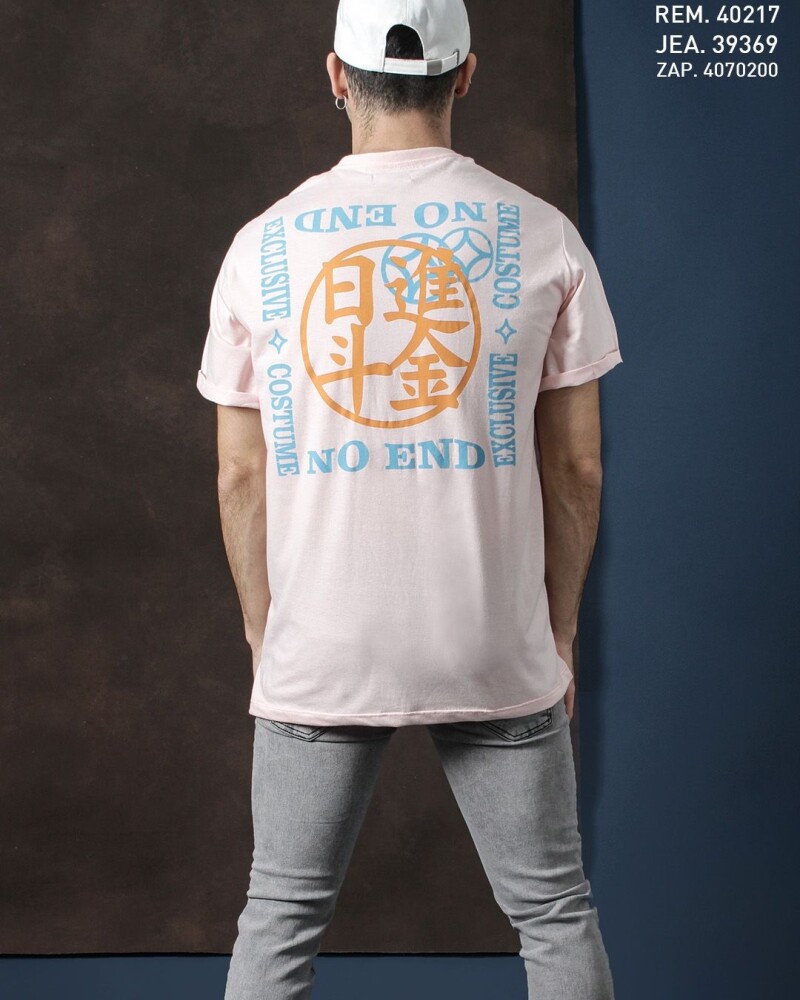 Remera Exclusive Costume No End oversize Rosa Claro