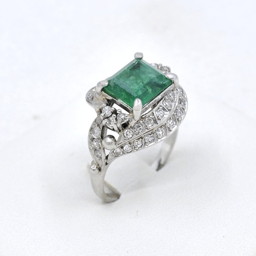 Anillo En Oro 18K, Esmeralda Y Brillantes Anillo En Oro 18K, Esmeralda Y Brillantes