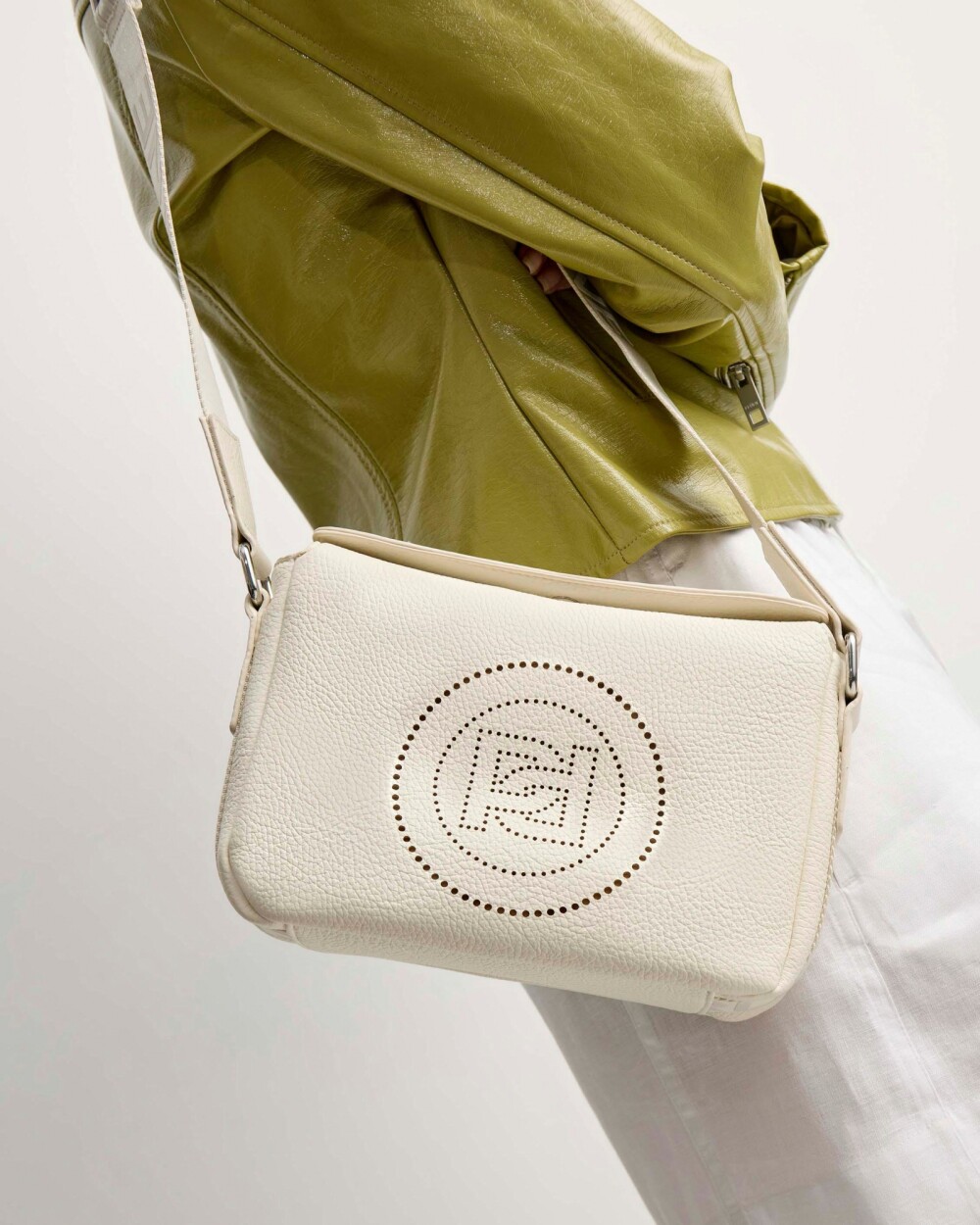 Bandolera Key en efecto cuero graneado Natural