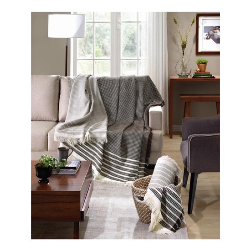 Manta Dohler modelo Throw Genova 150x210cm - Marrón Manta Dohler modelo Throw Genova 150x210cm - Marrón