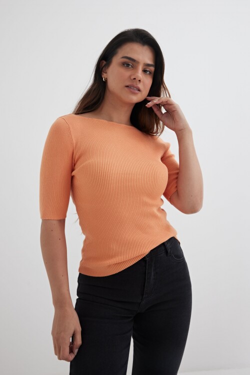 Sweater cuello bote NARANJA