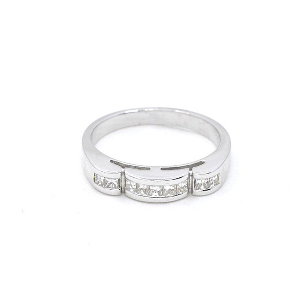 Anillo En Oro 18K Blanco Con Brillantes Anillo En Oro 18K Blanco Con Brillantes