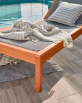 Reposera de exterior Caterin de madera maciza de eucalipto en color gris