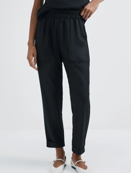 PANTALÓN DE TIRO ALTO CON BOLSILLOS NEGRO