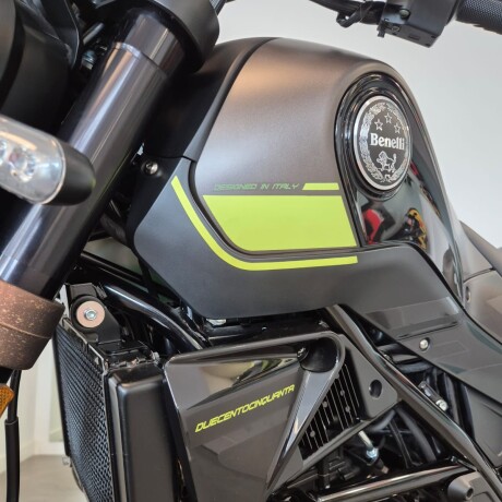 Benelli Leoncino 250 Gris