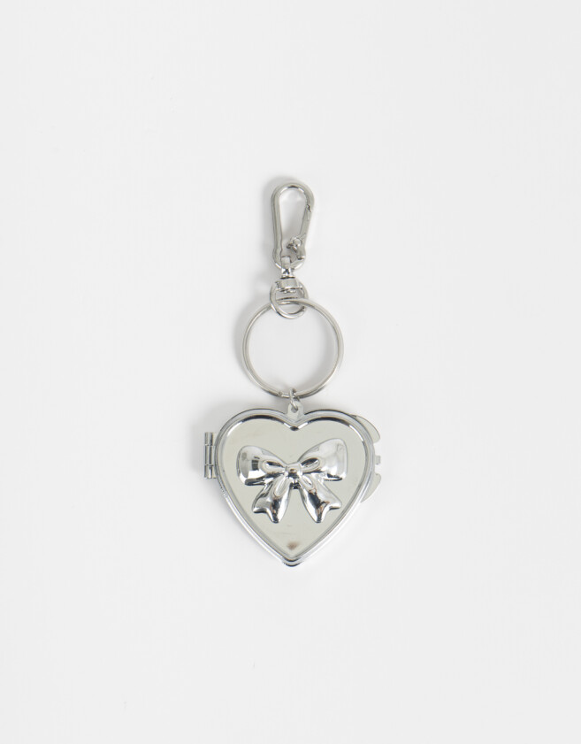 Llavero Metal Llavero Y Charm Con Relicario Corazón - Plateado