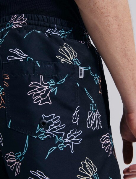 SHORT CON ESTAMPADO NEGRO
