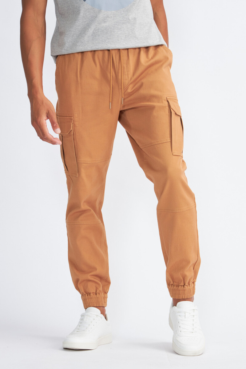 Pantalón cargo jogger Camel