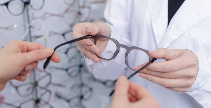 Cómo elegir el armazón ideal: Guía de expertos para una visión perfecta