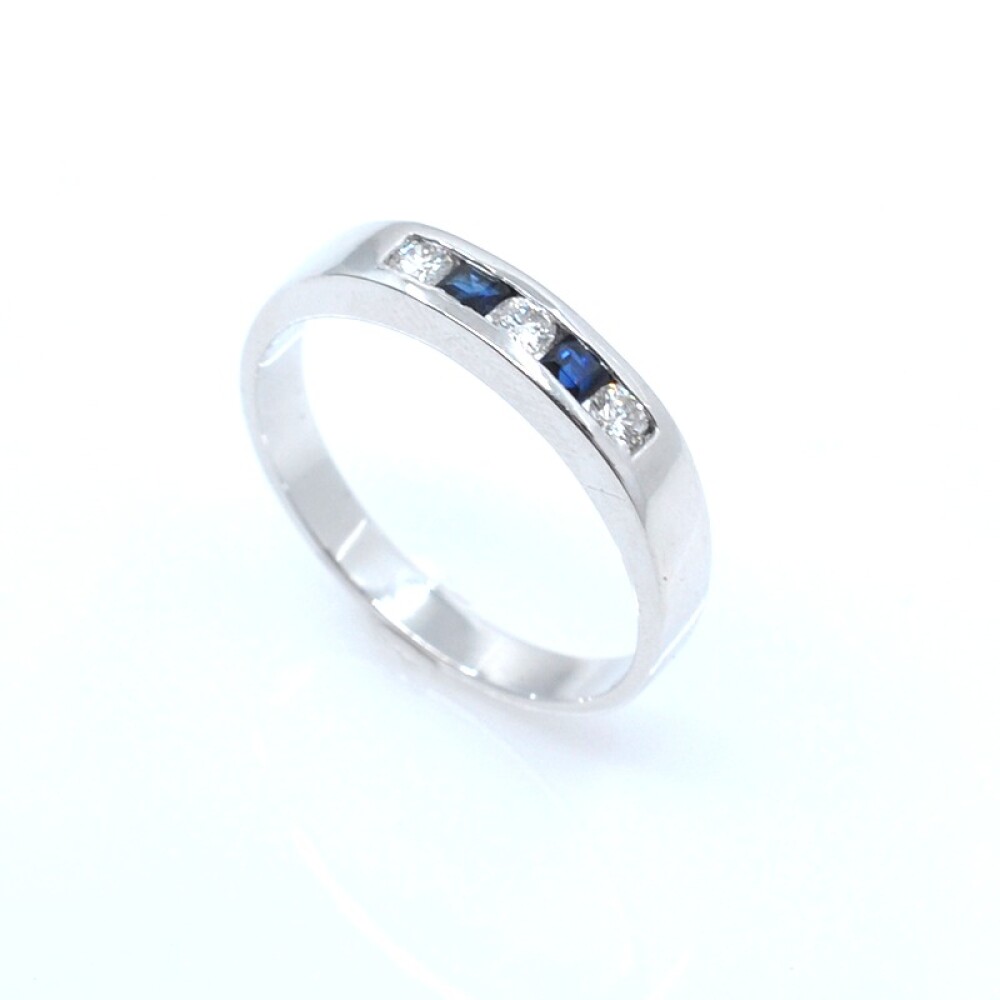 Anillo en oro 18k blanco, zafiros y brillantes Anillo en oro 18k blanco, zafiros y brillantes