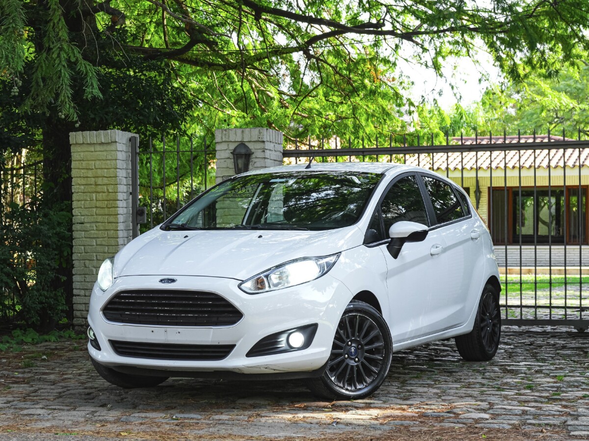 Ford Fiesta SE 1.6 Extra Full | Permuta / Financia Ford Fiesta SE 1.6 Extra Full | Permuta / Financia