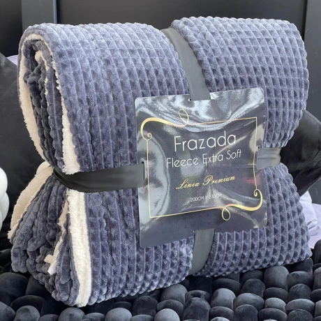 Frazada Fleece Extra Soft Lisa Reversible C/Corderito 100% Poliéster 200cm x 230cm Frazada Fleece Extra Soft Lisa Reversible C/Corderito 100% Poliéster 200cm x 230cm