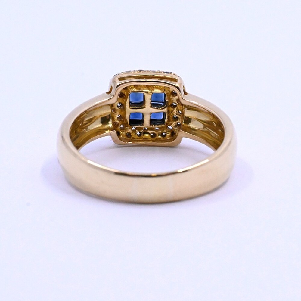 Anillo en oro 18 k brillantes y zafiros carré. Anillo en oro 18 k brillantes y zafiros carré.