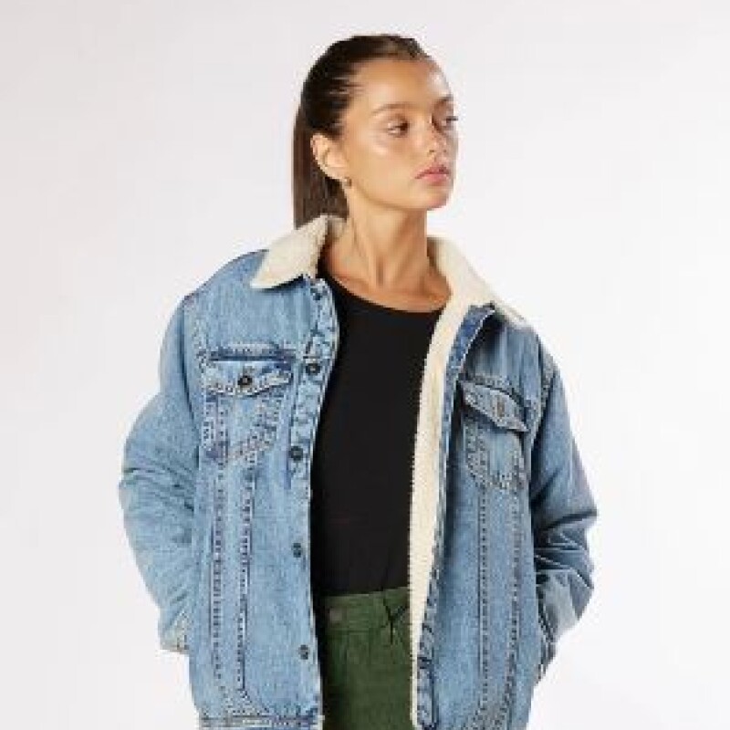 Campera de jean Daniela con corderito Campera de jean Daniela con corderito