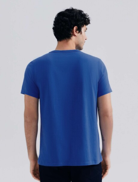 CAMISETA CON ESTAMPA MODELO REGULAR AZUL