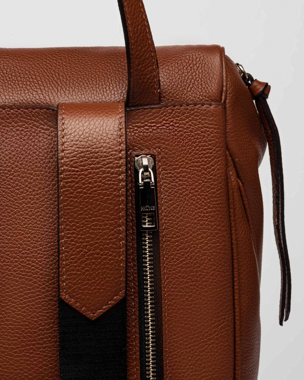 Mochila Soft En Cuero Graneado Tabaco