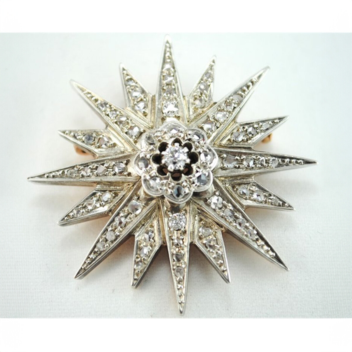 Prendedor Antiguo De Oro Y Plata Con Brillantes Y Diamantes 