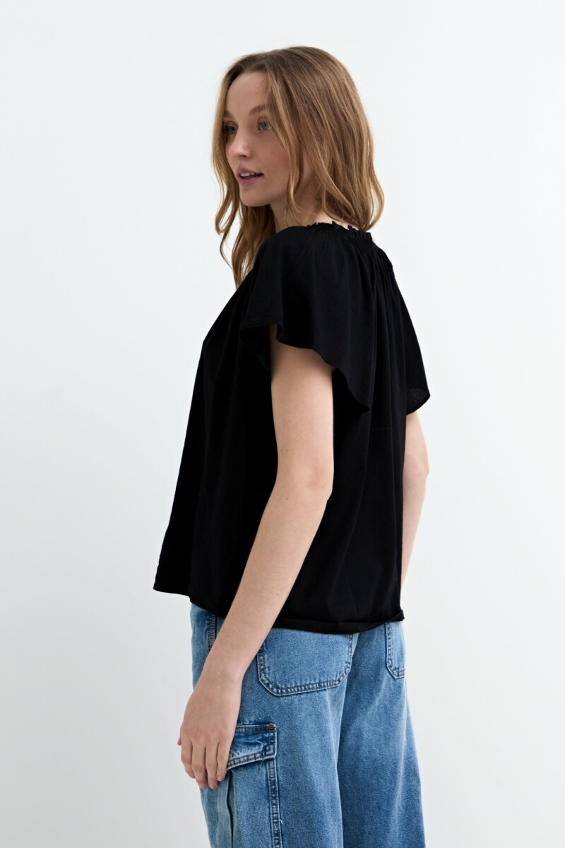 Blusa manga corta con frunce en hombros NEGRO