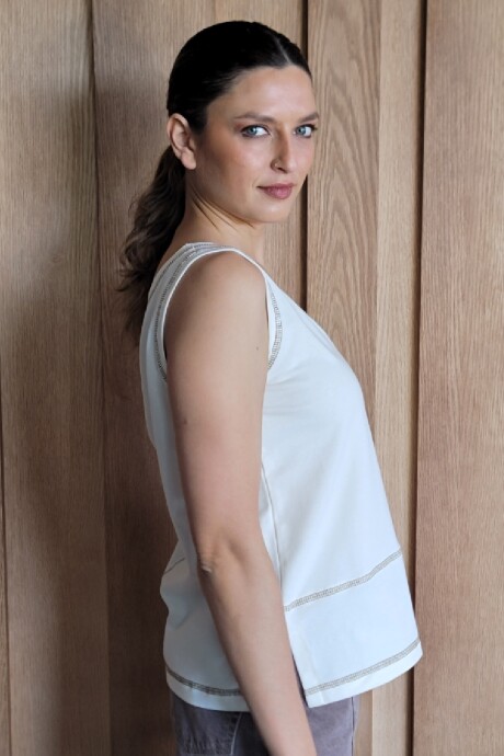 Musculosa Aloe Crudo pespunte beige